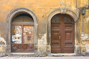 Fototapeta na wymiar old gates in Krakow, Poland