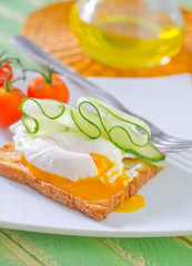 toast with poached eggs