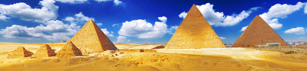 Obraz na płótnie Canvas Wielka Piramida w Gizie znajduje.