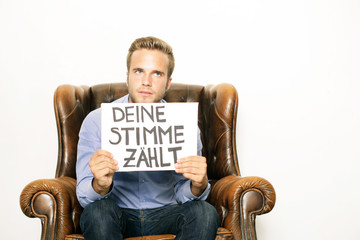 Mann mit Plakat