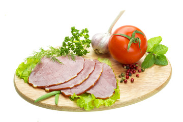 Fototapeta na wymiar Ripe fresh ham with vegetables