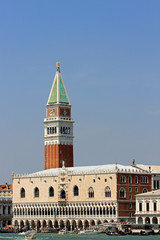 Fototapeta premium high Bell Tower of San Marco and the glorious Palazzo ducale 2