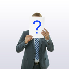 Mann mit Blatt und Fragezeichen