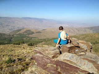 ni&ntilde;o en monta&ntilde;a
