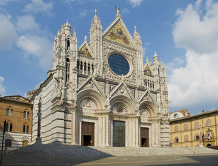 Fototapeta na wymiar Fasada Siena Duomo. Toskania, Włochy