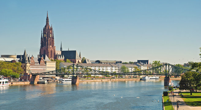 Eiserner Steg und Kaiserdom in Frankfurt am Main