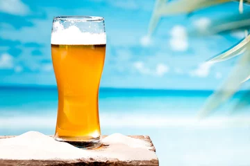 Foto auf Leinwand Bier am Strand © Sergey
