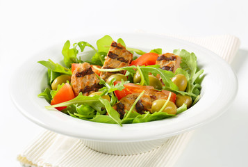 Grilled patty with fresh vegetable salad