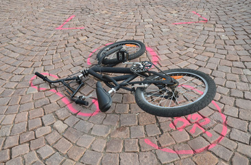 Verkehrsunfall, Fahrrad an einer Unfallstelle