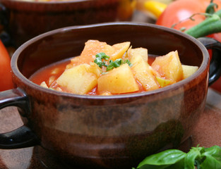 Kartoffeln in Tomatensauce