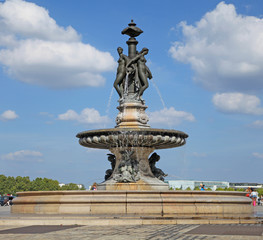 Fototapeta na wymiar fontaine des 3 grâces Bordeaux