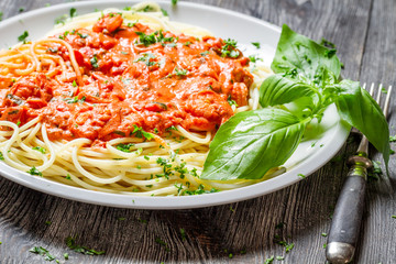 Spaghetti bolognese with shrimps and basil