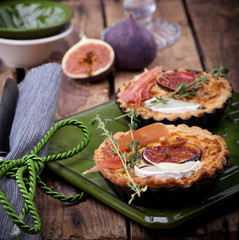 Feigentarte mit Schinken und Ziegenkäse