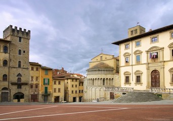 Fototapeta na wymiar Arezzo, Piazza Grande 02