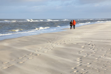 Nordseestrand im Winter auf Spiekeroog © sunset man
