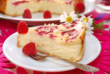 cheesecake with raspberries and almonds