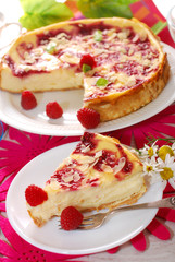 cheesecake with raspberries and almonds