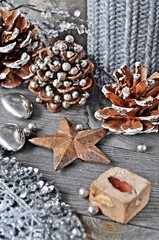 Weihnachtsdeko mit Zuckerperlen