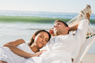 Obraz premium Peaceful couple napping in a hammock