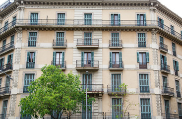 Fototapeta na wymiar Old Apartment Building in Barcelona