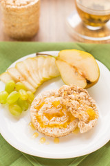 Corn crackers with honey and fruits