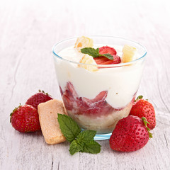strawberry tiramisu