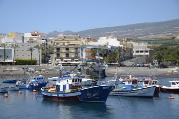 Fototapeta na wymiar Hafen in Playa San Juan, Teneriffa