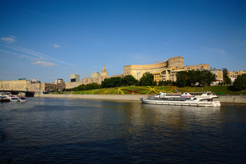 Ci prepariamo ad una gita in battello...