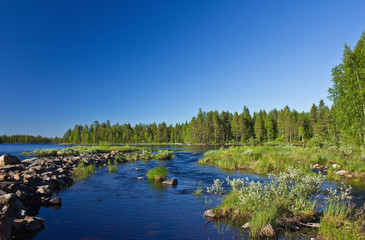 Am Fluss Lentuankoski in Finnland