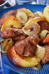 turkey liver fried with onion and apple