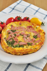 Omlette mit Schinken und Tomaten