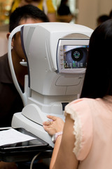  Medical attendance at the eye measuring