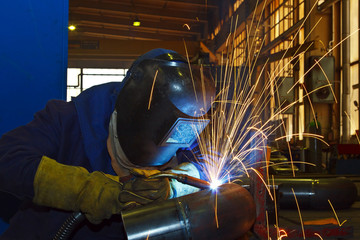 Schweißer bei der Arbeit