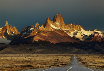 Mount Fitz Roy at sunrise, Patagonia, Argentina - obrazy, fototapety, plakaty