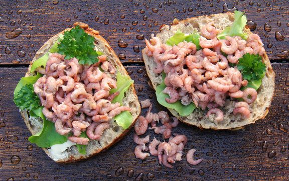 belegtes br&ouml;tchen mit krabben