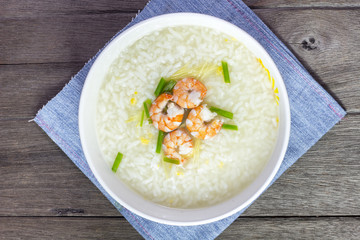 Rice soup with shrimp
