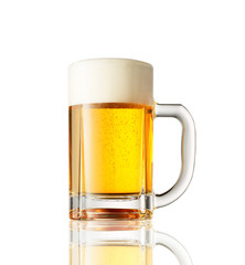ビールジョッキに入ったビール