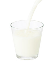 グラスに注がれるミルク