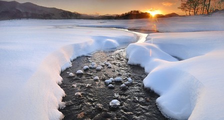 雪原の清流