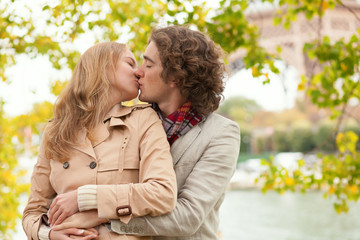 Fototapeta premium Romantic couple at fall, having a date