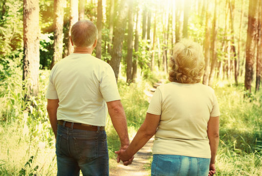 Senior couple in park.