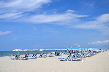 Malownicza  plaża Marina di Vecchiano niedaleko Pizy, Włochy