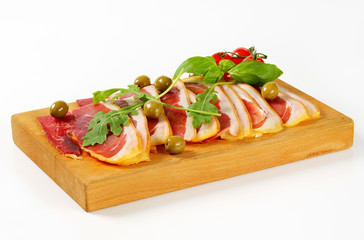 Prosciutto crudo and green olives