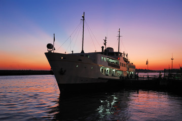 Fototapeta premium Steamboats of Istanbul