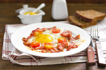 Fried eggs with bacon