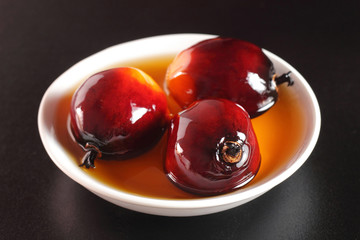 Oil palm fruit and cooking oil