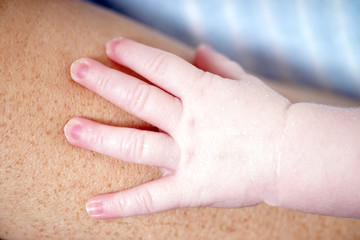 Naklejka premium Hand von einem Baby