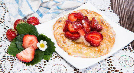 Small Strawberry Tart with fruits