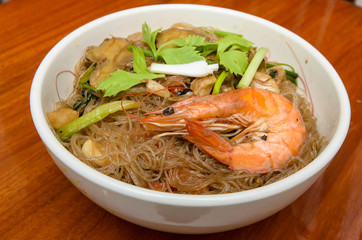 Steamed shrimp with grass noodles