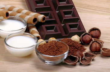 Cioccolato con ingredienti e cialde al caco